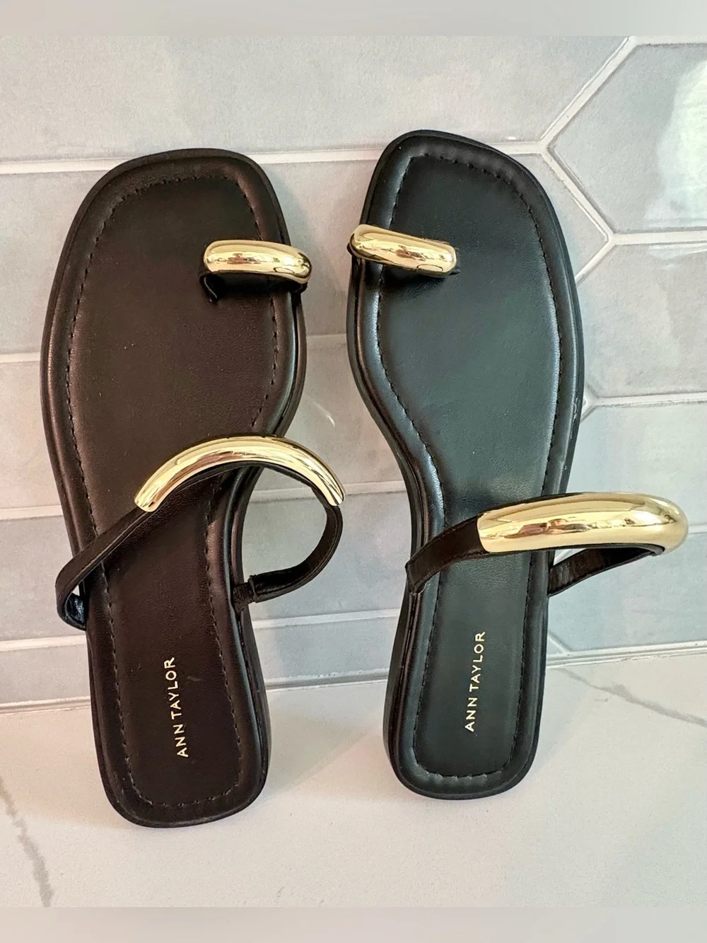 Ann Taylor Black Leather Embellished Sandals with Gold Hardware & Toe Ring Sz. 7